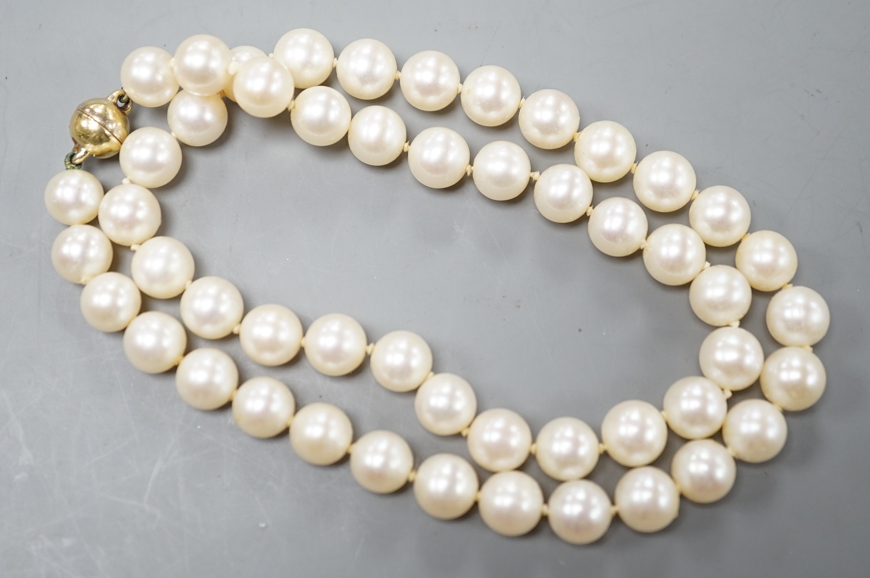 A single strand cultured pearl necklace, with magnetic ball clasp, 44cm.